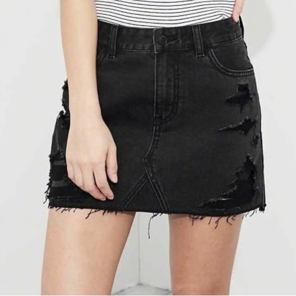 Hollister High Rise Distressed Black Skirt Size 5 (w27)